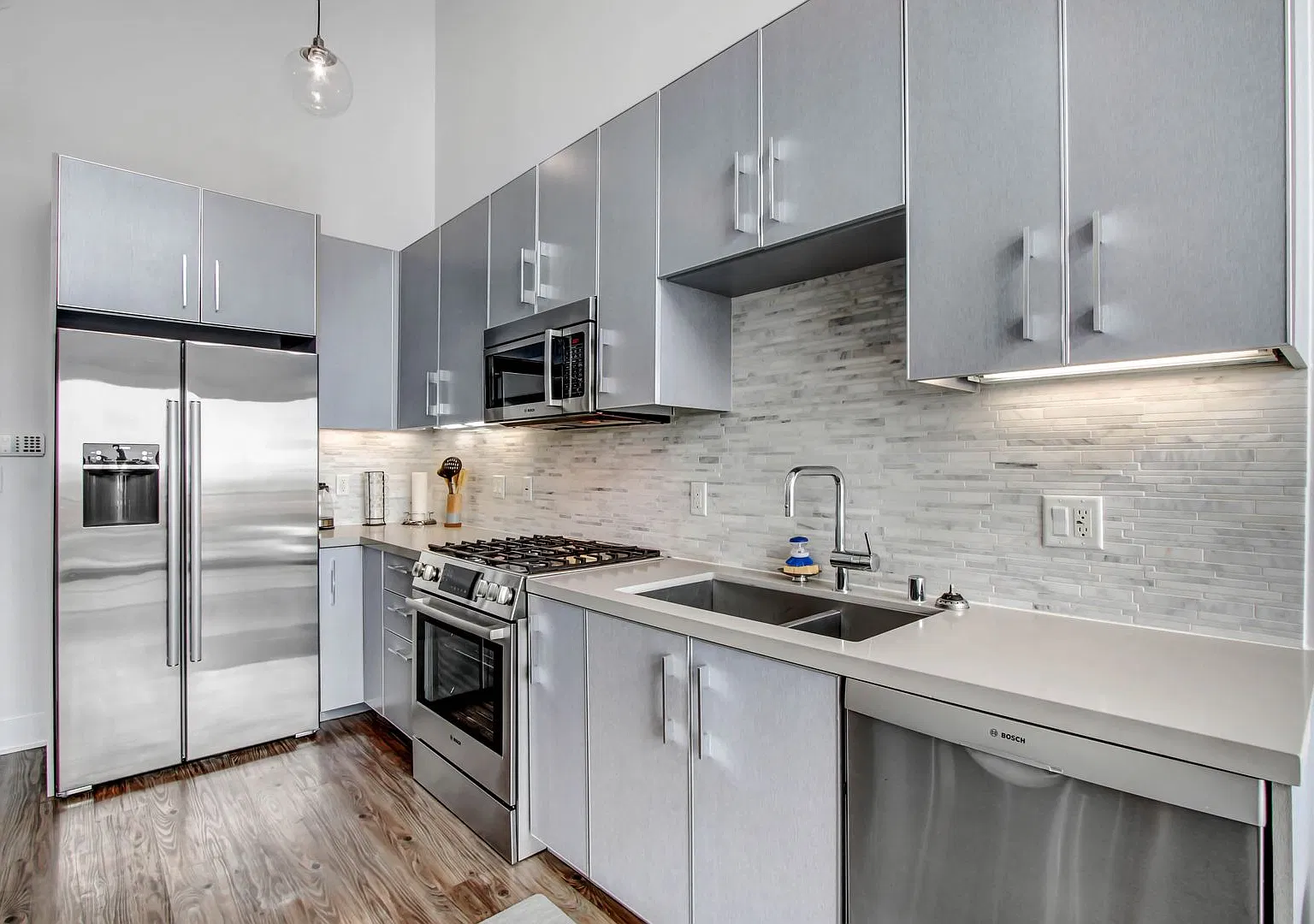2 bed, 1096 sqft, $4,715 — Photo 3