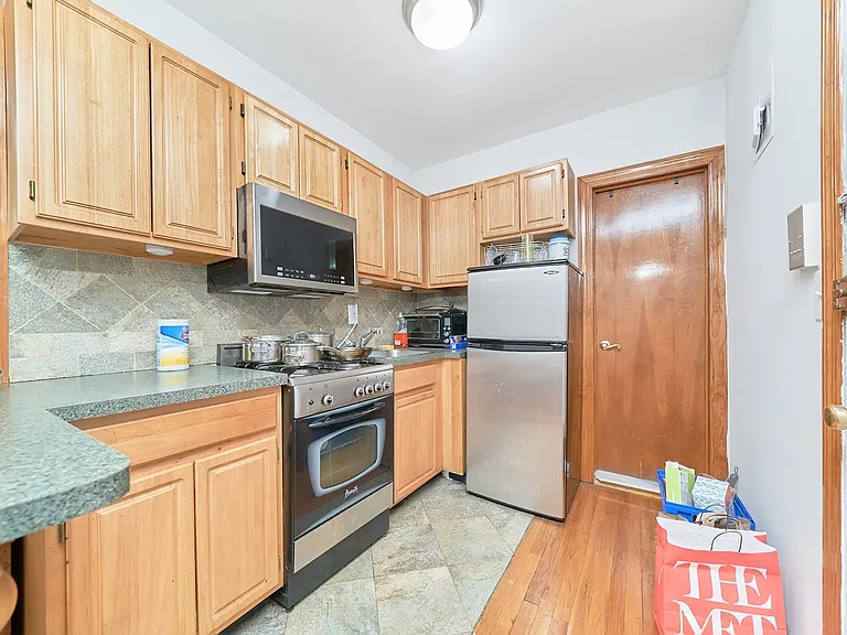 341 E 90th St #14 — Photo 2