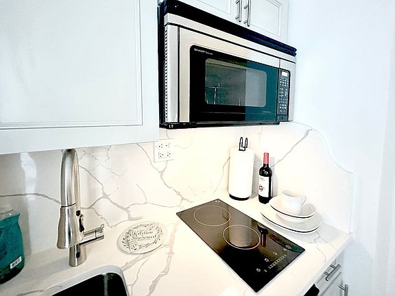 5th image of 45 Tudor City Pl APT 706