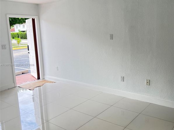 17348 NW 74th Ave APT 101