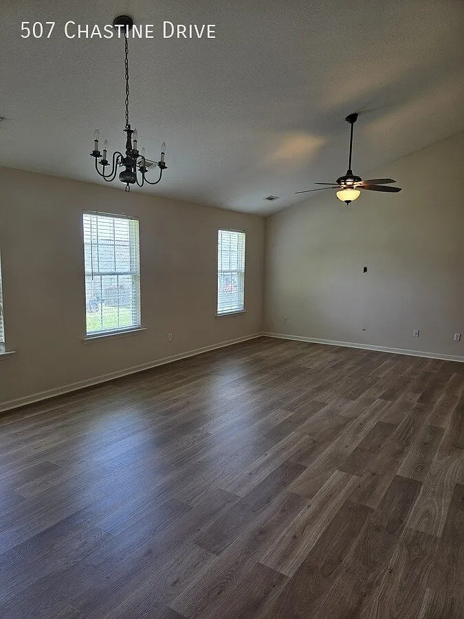 3 bed, 1964 sqft, $1,750 — Photo 3