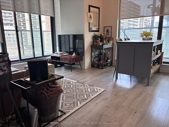 5th image of 161 Roehampton Ave #208