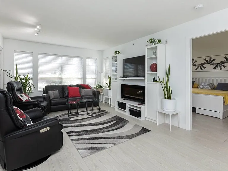 2951 Silver Springs Blvd #511 — Photo 4