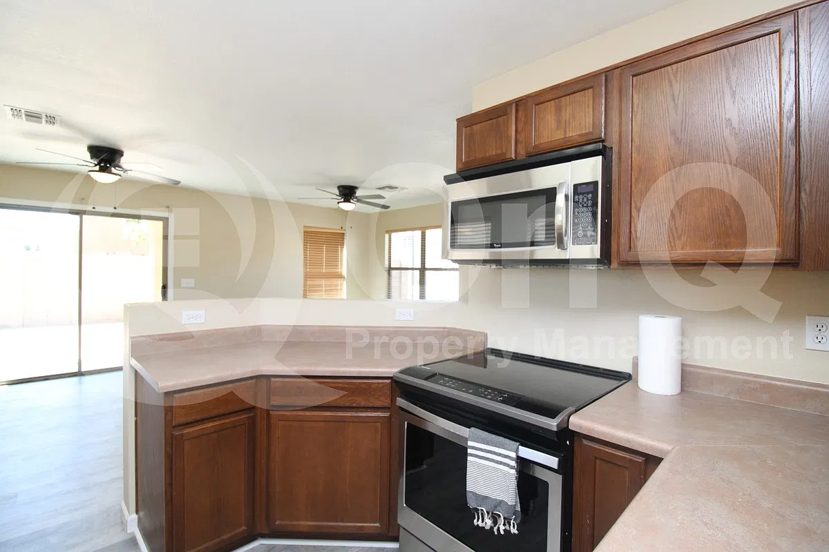 3 bed, 2.5 bath, 1528 sqft, $1,790 — Photo 3