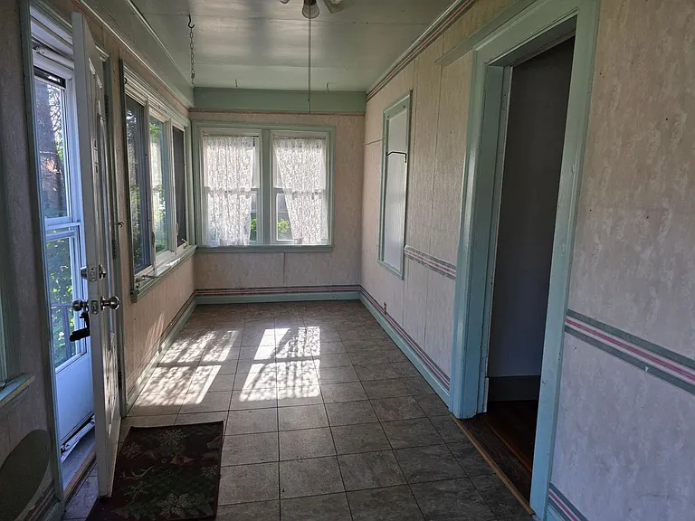 2226 Roger St — Photo 2