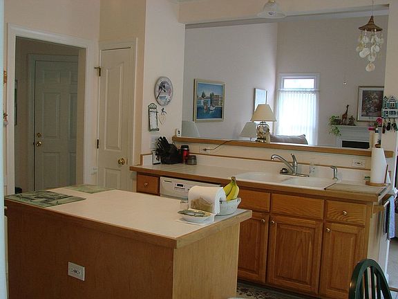 Kitchen open to Fam Rm