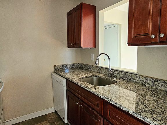 5th image of 184 1st Ave APT 3