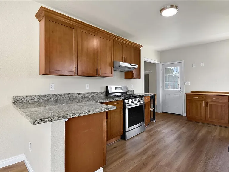 1511 McDougall Ave — Photo 9