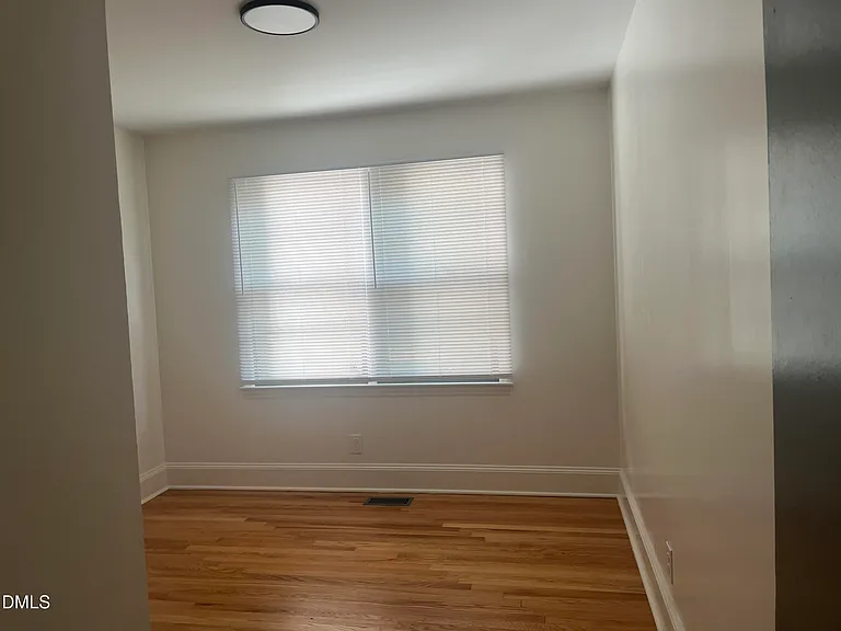 504 Powell St — Photo 9