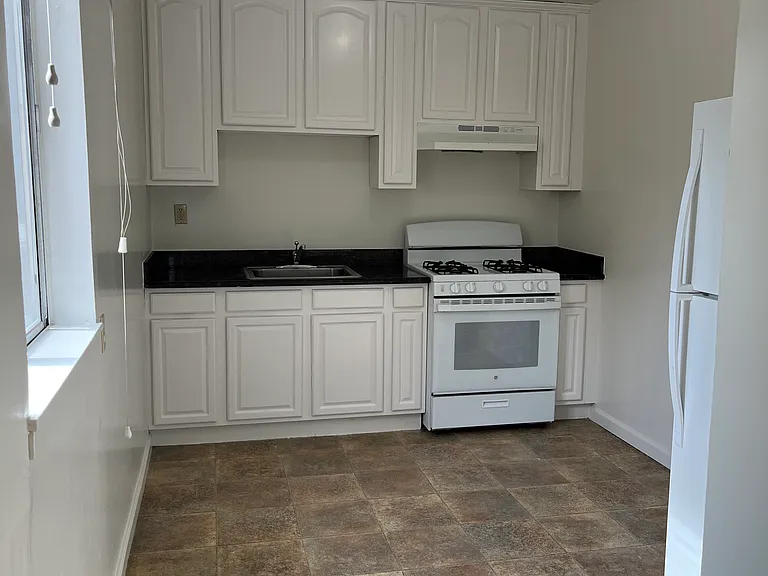 2514 Clay St #6 — Photo 6