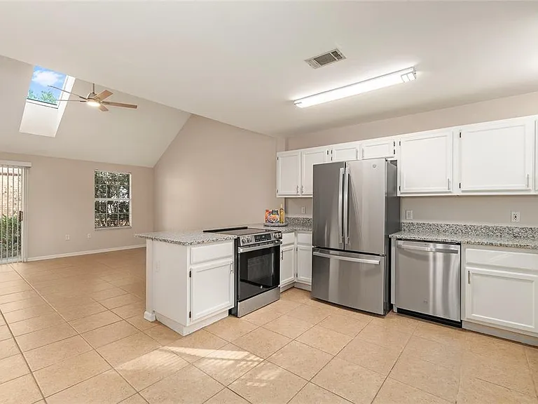 9755 SW 52nd Rd — Photo 7