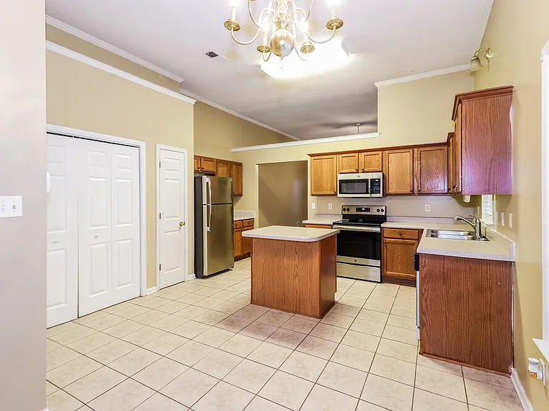 8691 Overcup Oaks Dr — Photo 8