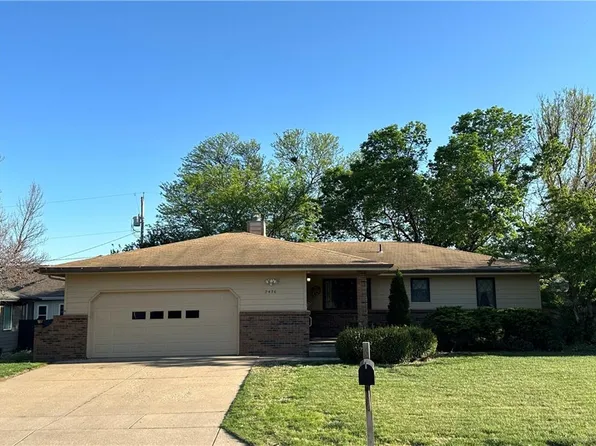 2436 Village Ln, Salina, KS 67401
