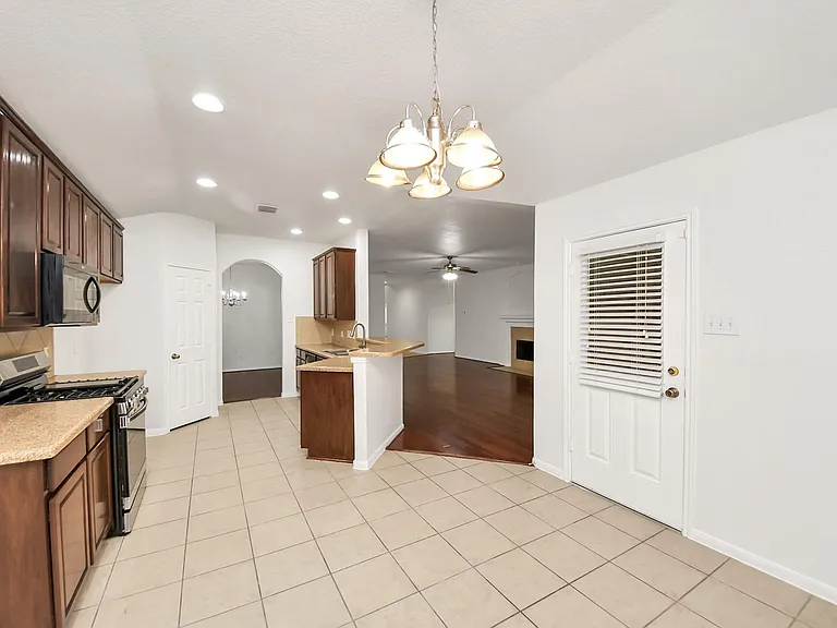 2412 Appian Way — Photo 23