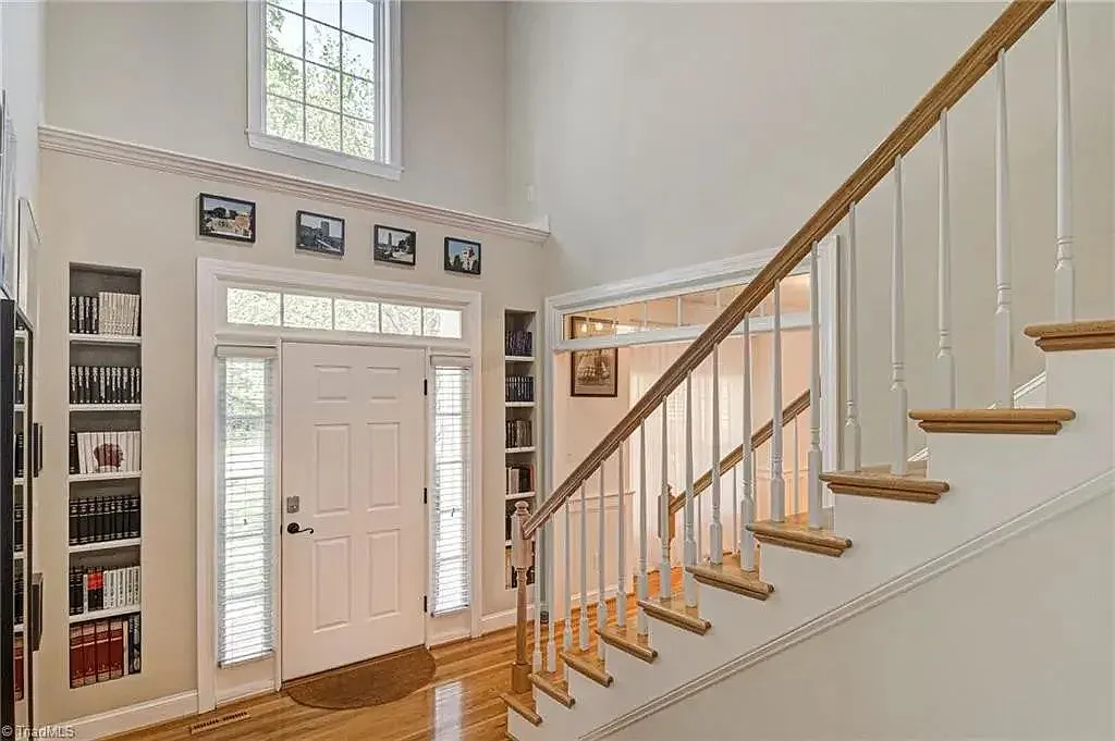 4 bed, 2.0 bath, 2738 sqft, $2,895 — Photo 3