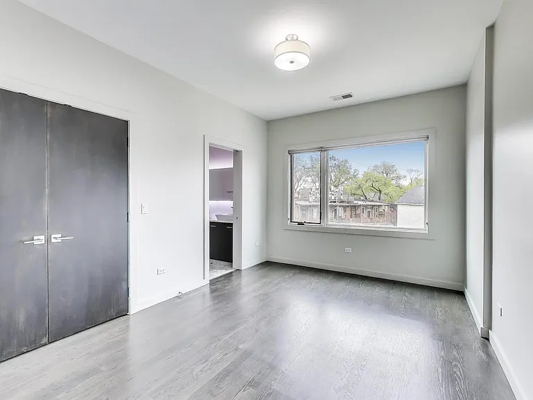 2742 N Lincoln Ave #301 — Photo 8