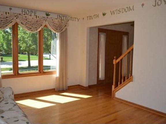 Living Room w/Hardwood &