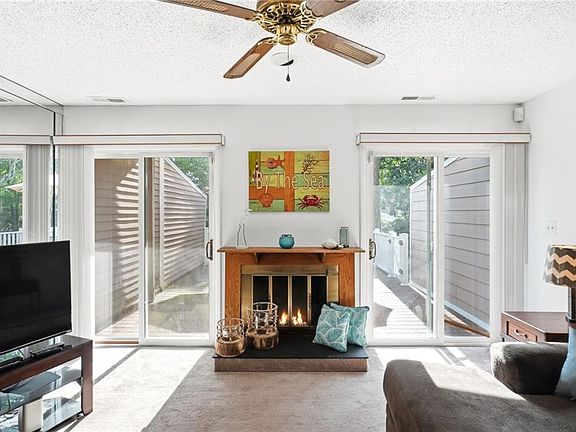 4th image of 1310 Linkhorn Cir