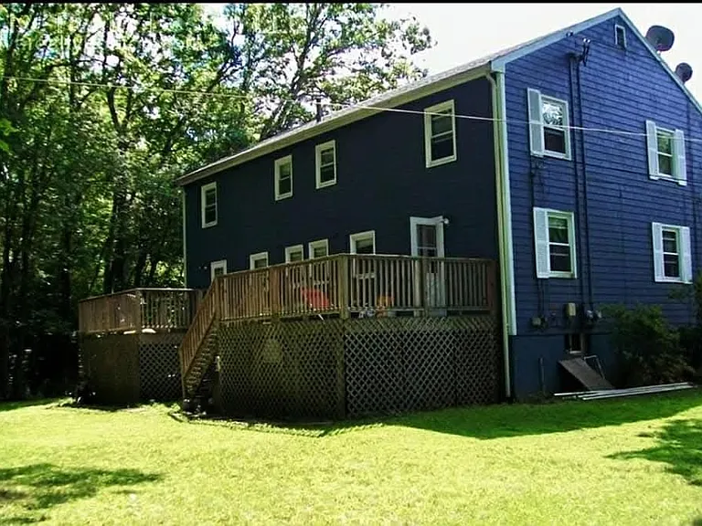 11 Lincoln Cir #9 — Photo 2
