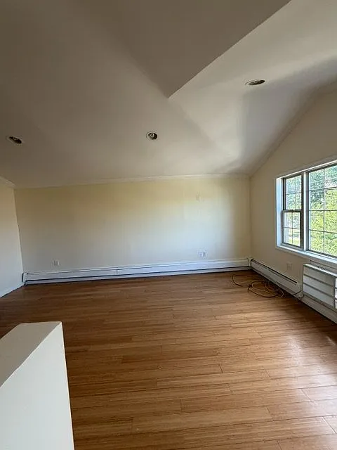 3 bed, 1000 sqft, $3,500 — Photo 3
