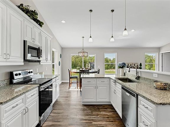 3rd image of 148 Sugar Creek Dr