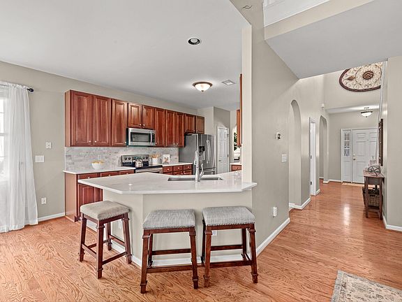 5th image of 709 Beverly Dr