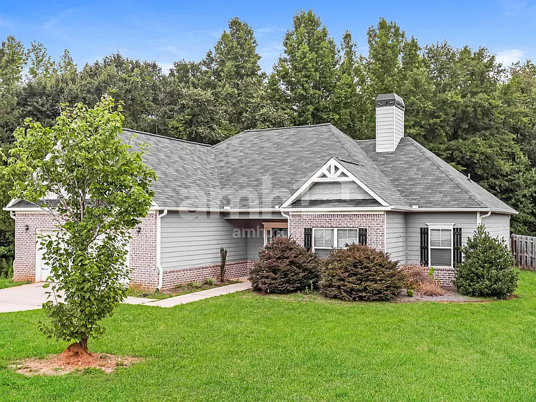 121 Coulter Woods Dr — Photo 3