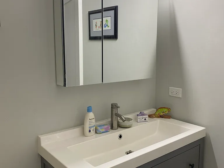 1472 W Summerdale Ave #2F — Photo 9