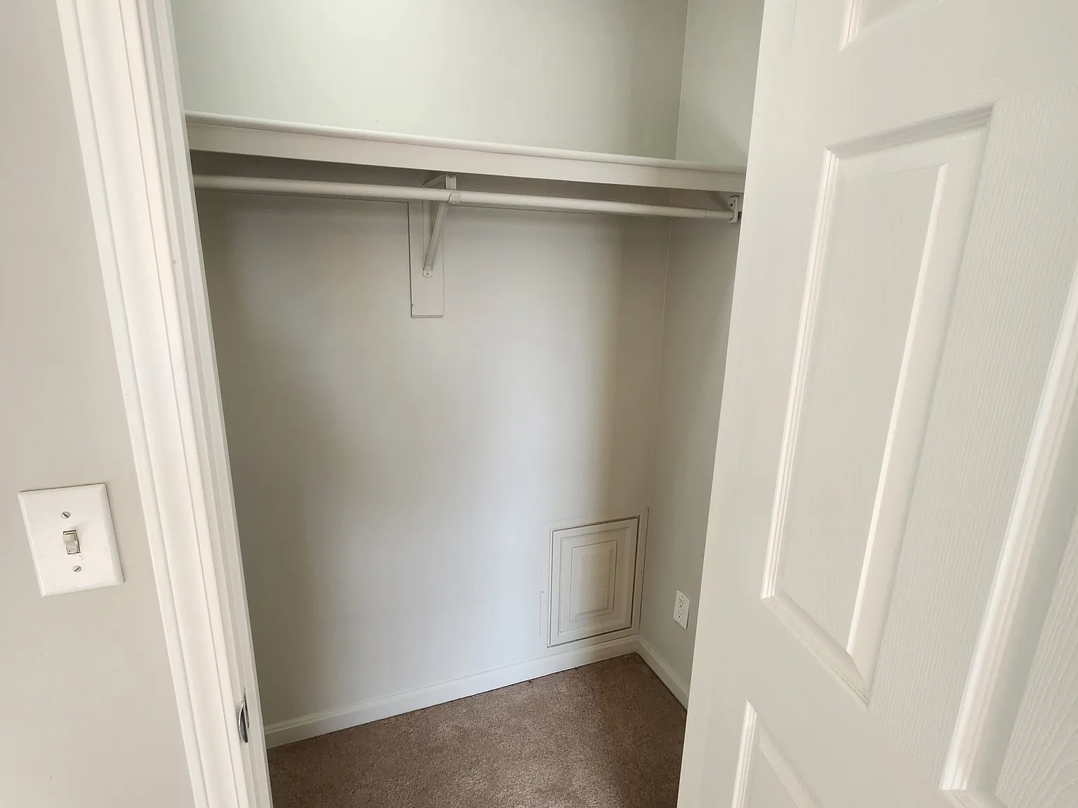2 bed, 930 sqft, $995 — Photo 2