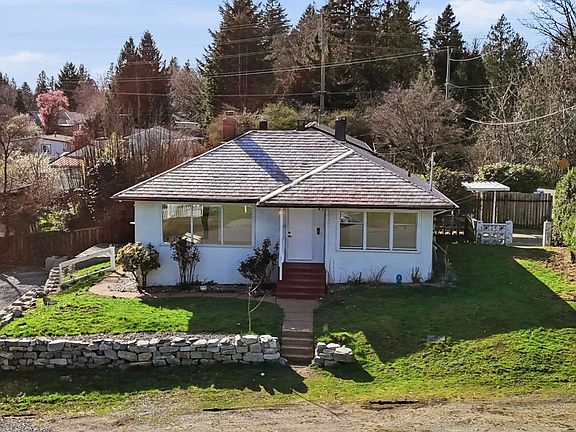3rd image of 7489 Maple St
