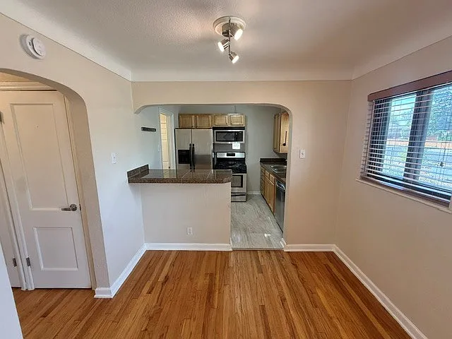 2 bed, 835 sqft, $2,200 — Photo 4