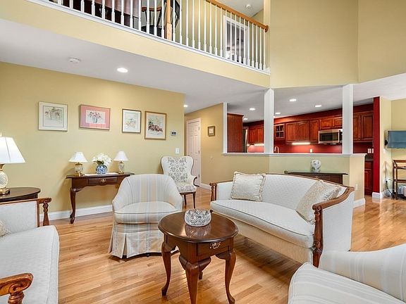 3rd image of 20 Angell Brook Dr