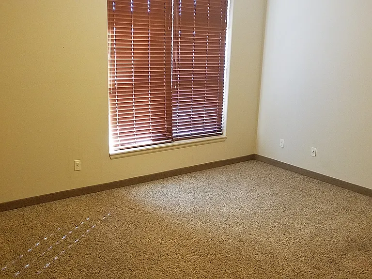 902 College Ave — Photo 7