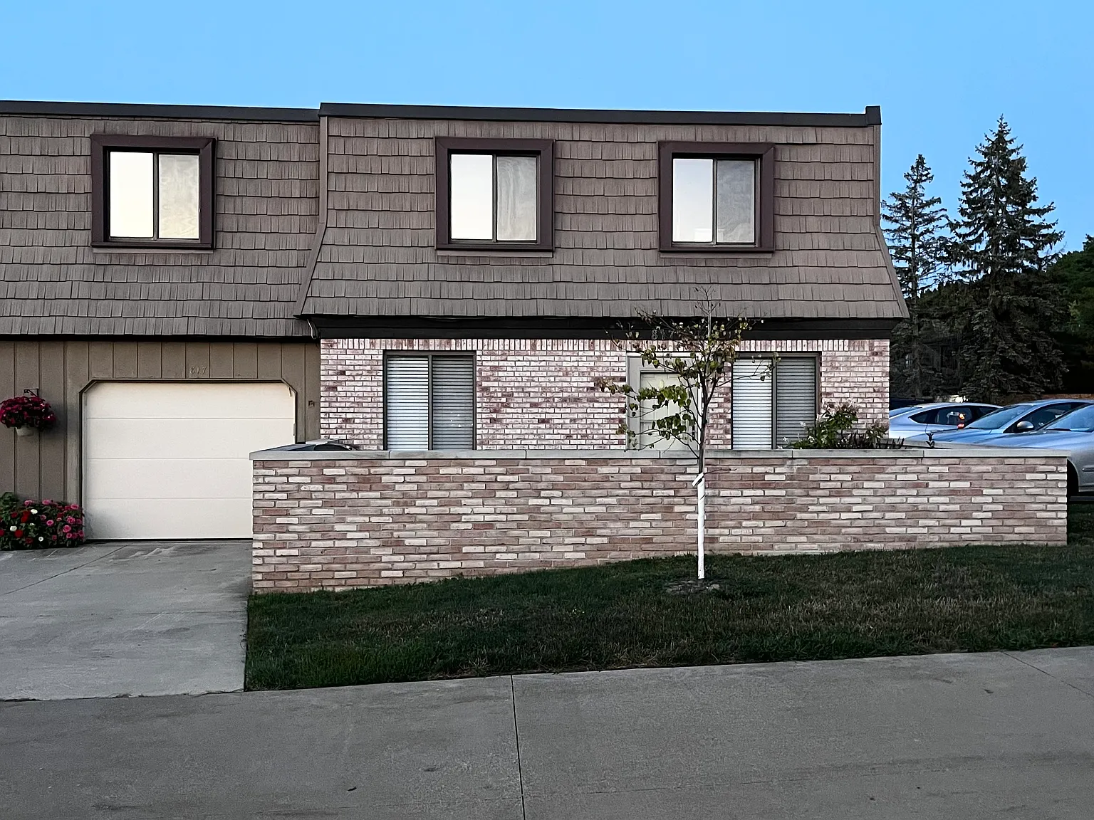 3 bed, 2.5 bath, 1888 sqft, $2,100 — Photo 1