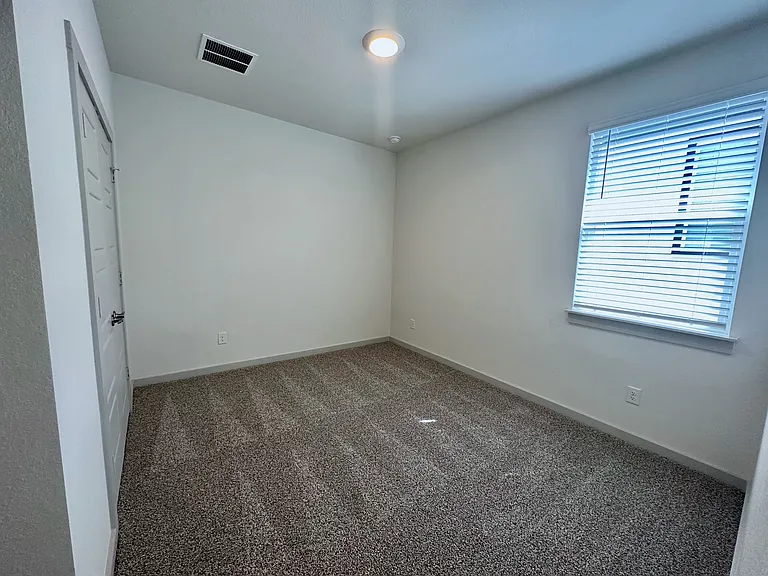 325 Wilshire Rd — Photo 20