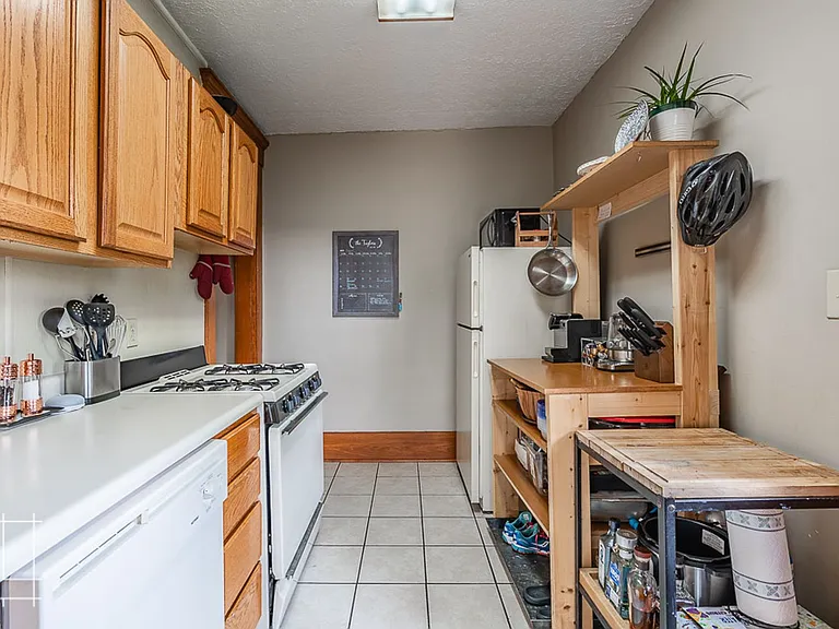 83 King Ave — Photo 3
