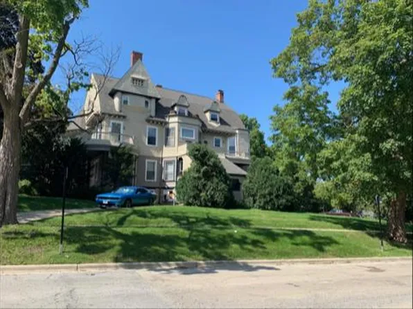 620 W Highland Ave #Gs, Elgin, IL 60123
