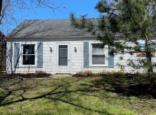 907 Rockland Rd #1, Lake Bluff, IL 60044