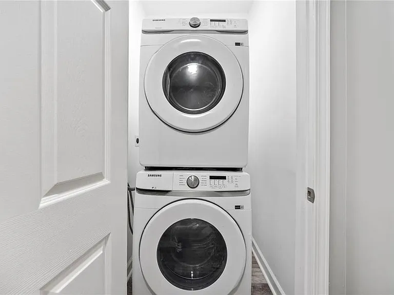 1126 Briarcliff Pl NE #2 — Photo 6