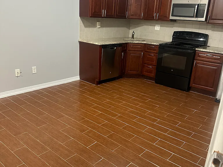 391 Martin St #BASEMENT — Photo 6