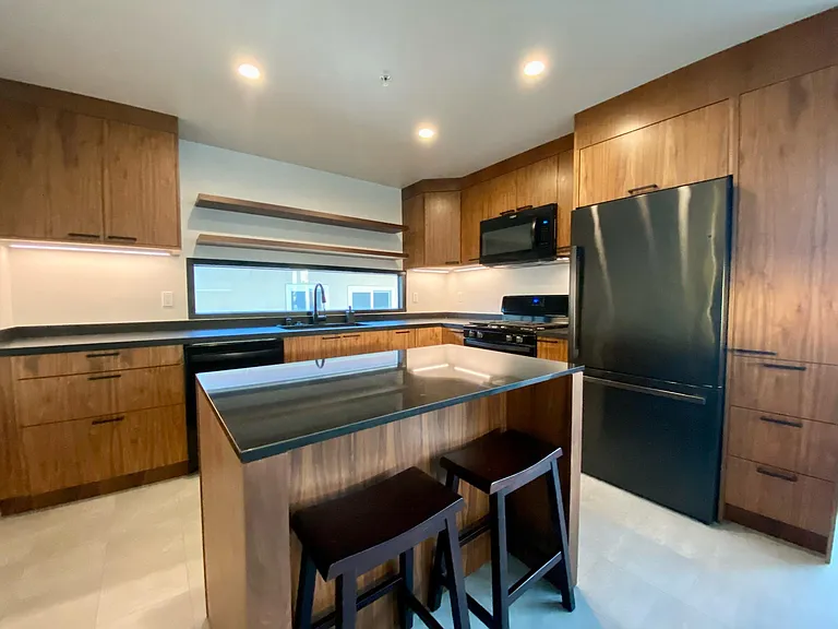 810 Devon Ct #810 — Photo 5
