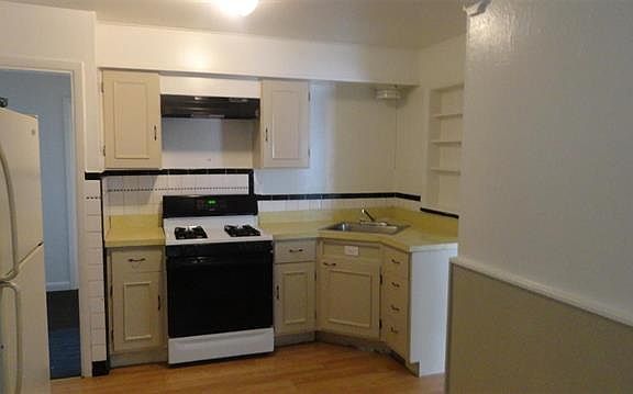 4th image of 7415 Sharon Dr