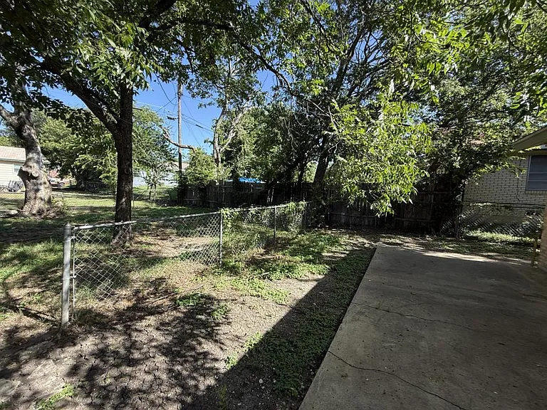 1204 S 7th St — Photo 33