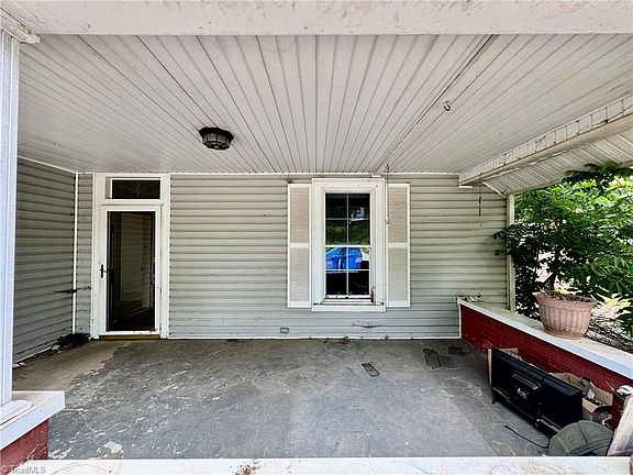 4th image of 811 F St