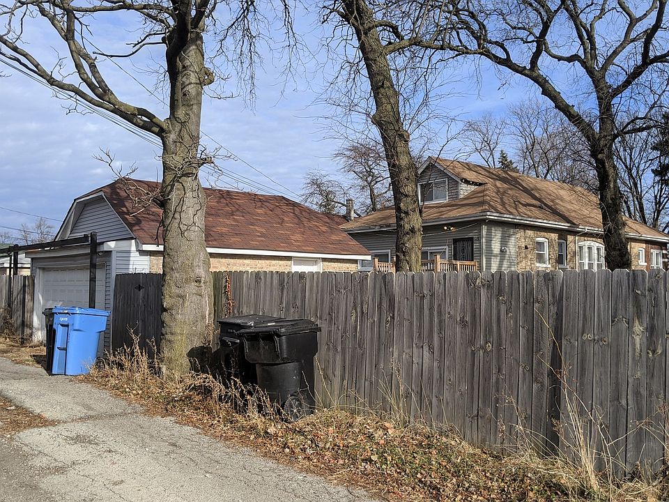 2nd image of 8850 S Racine Ave