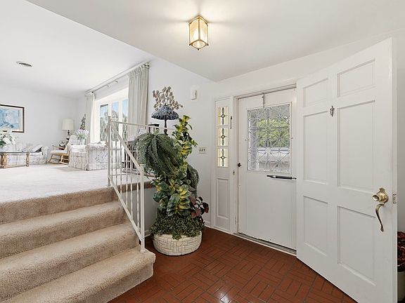3rd image of 826 Country Club Drive
