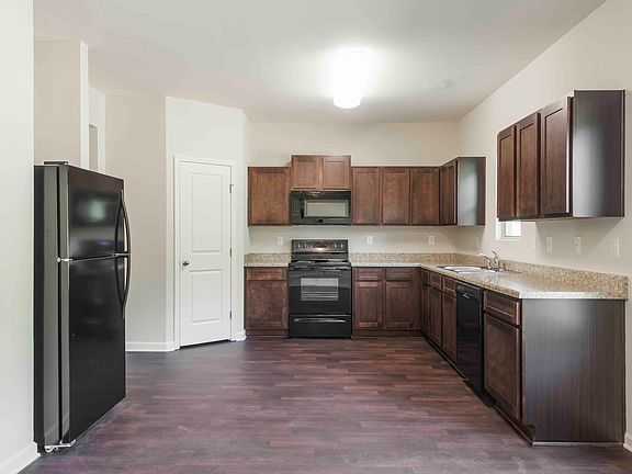 Energy-efficient appliances included