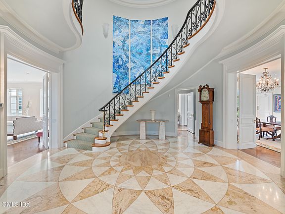 4th image of 25 Field Point Cir