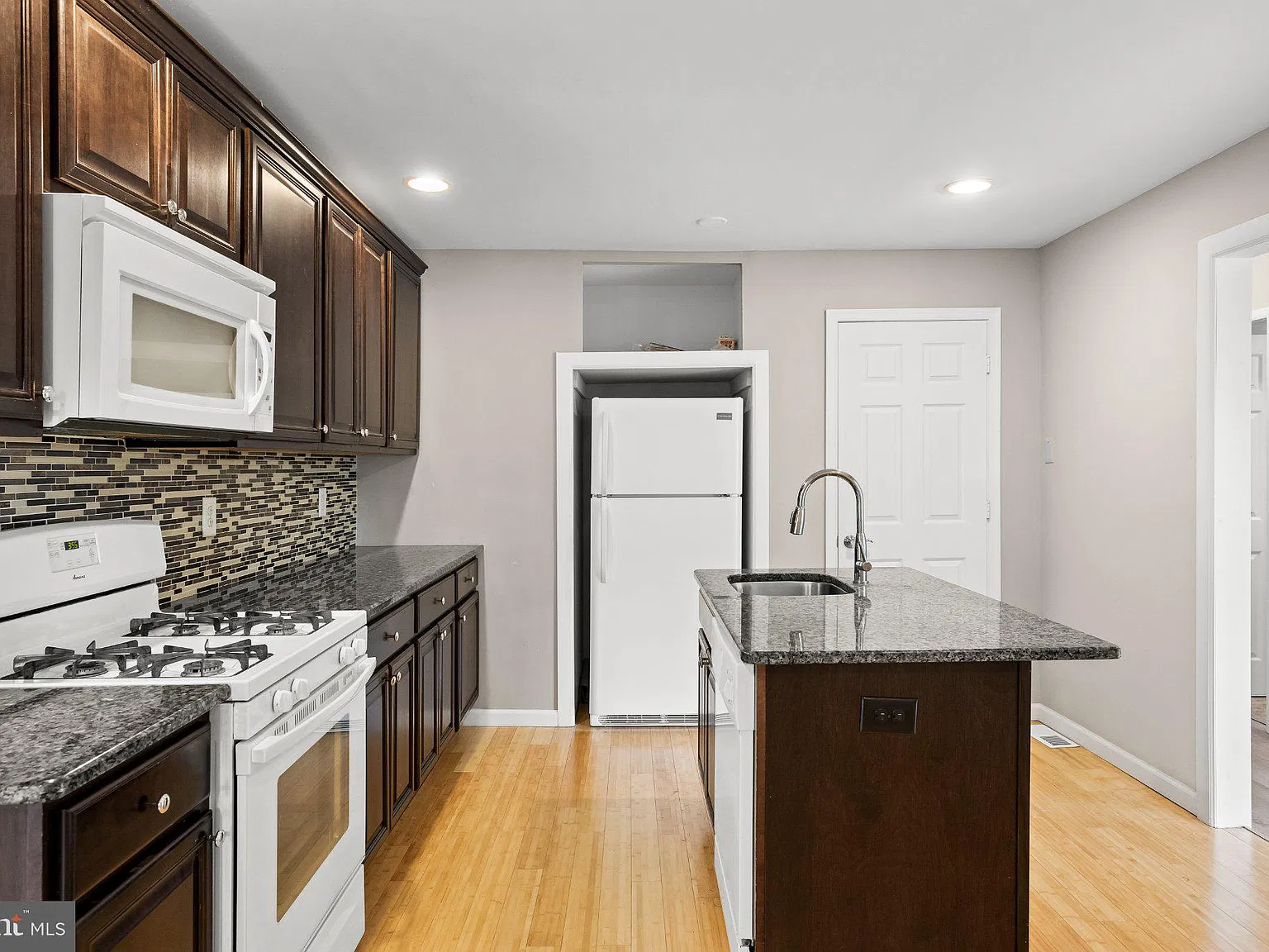 4 bed, 2.0 bath, 1945 sqft, $3,200 — Photo 1