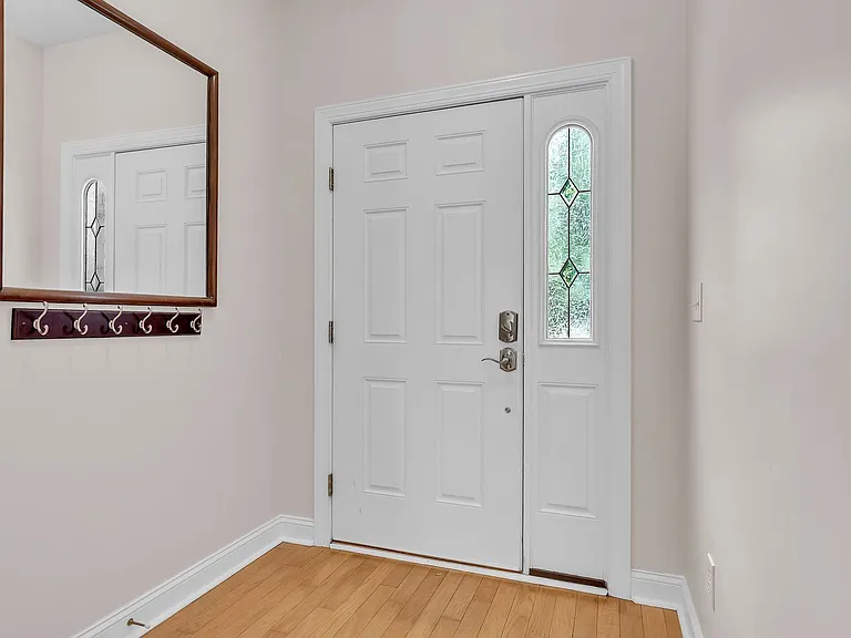 210 Raven Ridge Ct — Photo 2